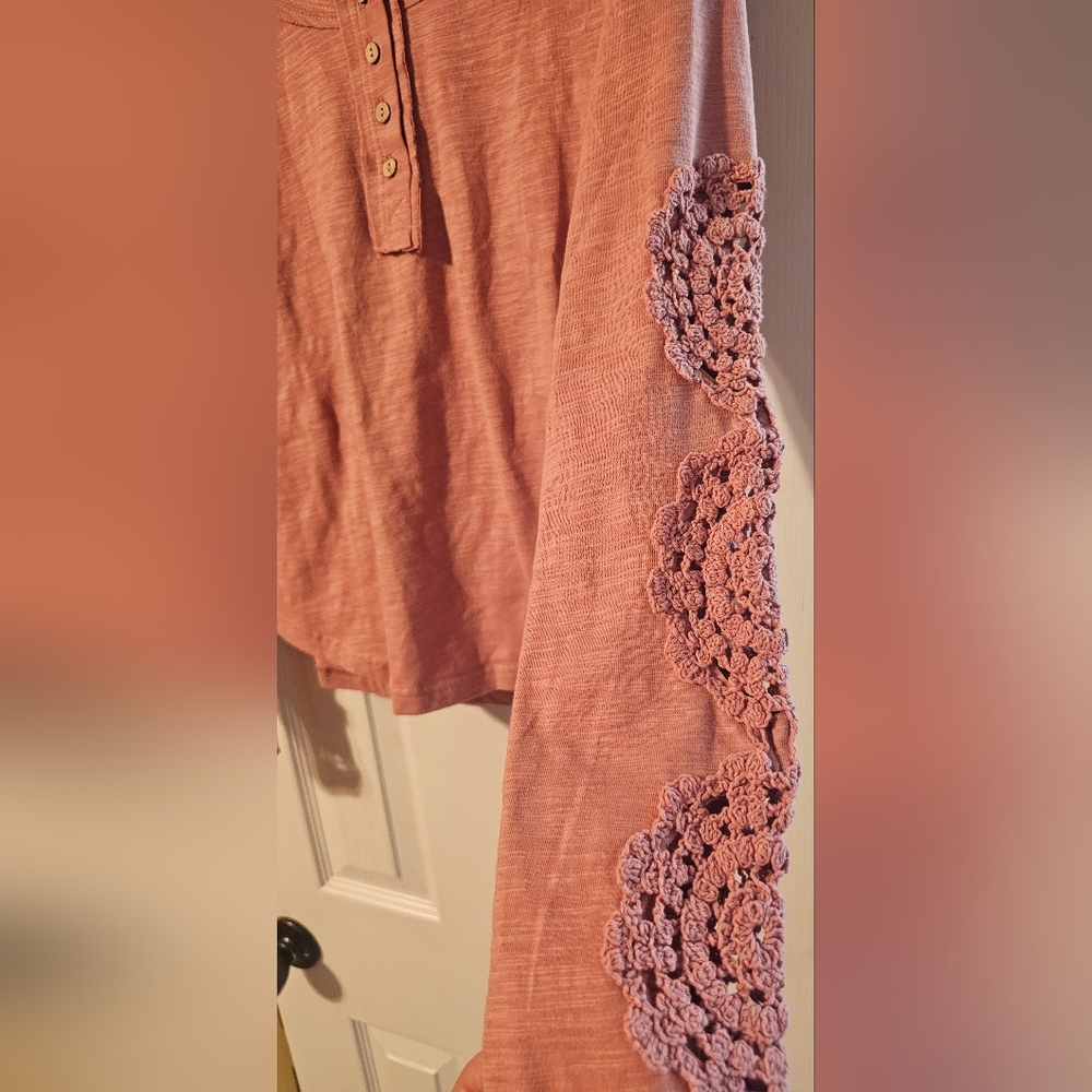NWT..Very J Mauve Pink Long Sleeve Top with Crochet Sleeve Large - Picture 8 of 12